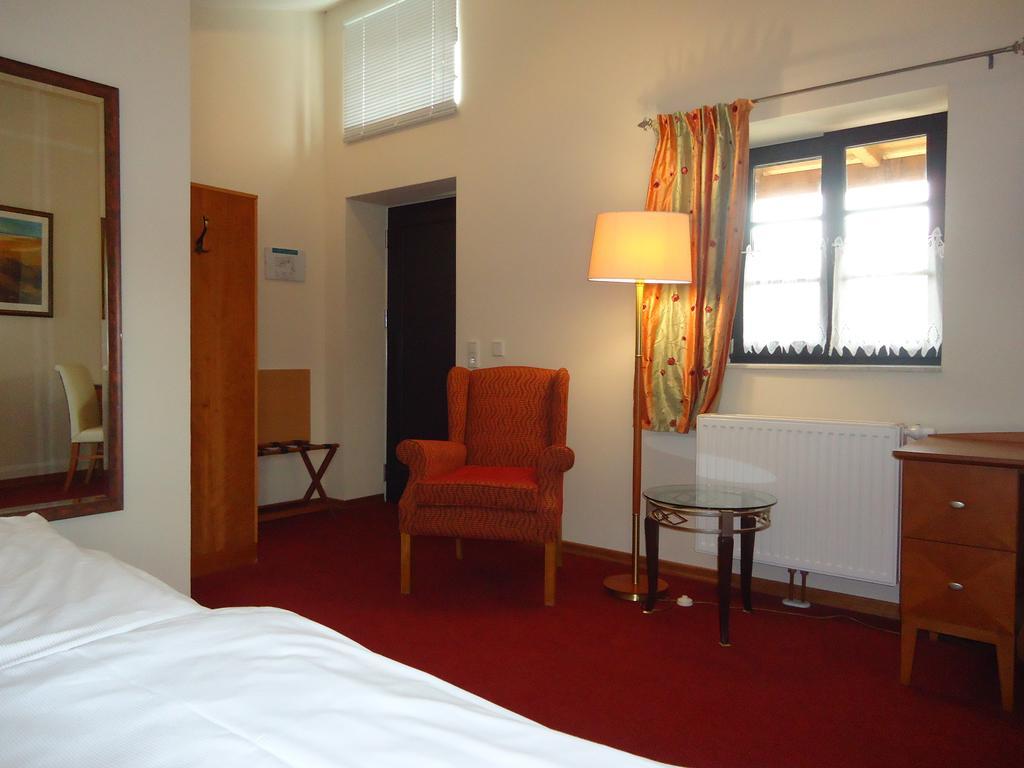 Hotel Und Restaurant Haus Sajons Plau am See Rom bilde